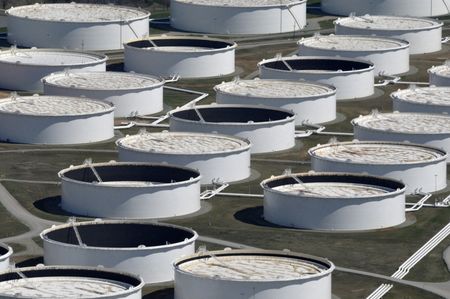 Oil reverses gains after US posts large crude build