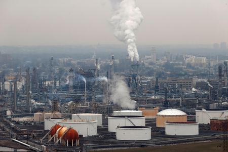 Oil prices take a small loss in seesaw session