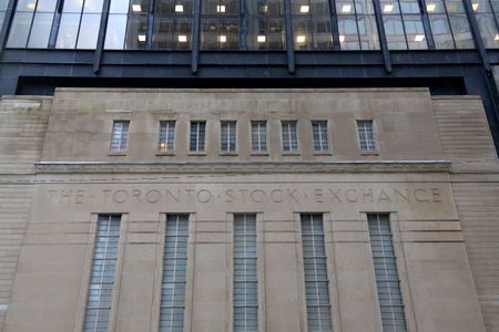 TSX ends higher, wraps up week with gains