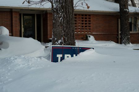 Arctic cold envelops US during holiday weekend, disrupting Iowa campaigning