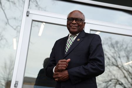 Biden can’t beat the MAGA meme machine online, kingmaker Clyburn says